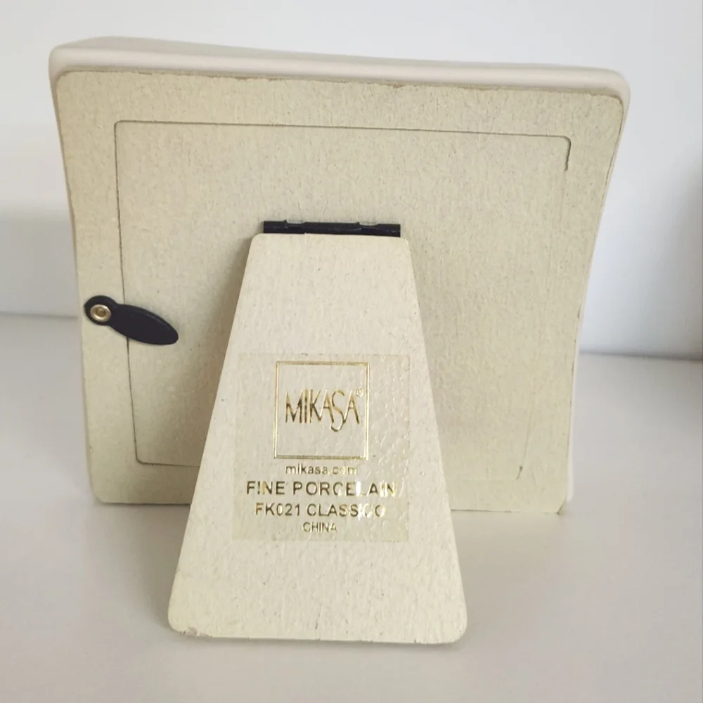Mikasa Fine Porcelain Classic Collection FK021 Frame Duo